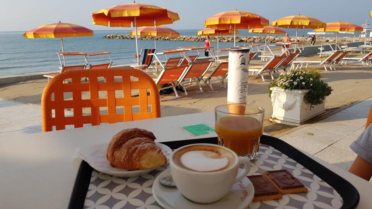 Hotel Aurora Eraclea Mare Eksteriør billede